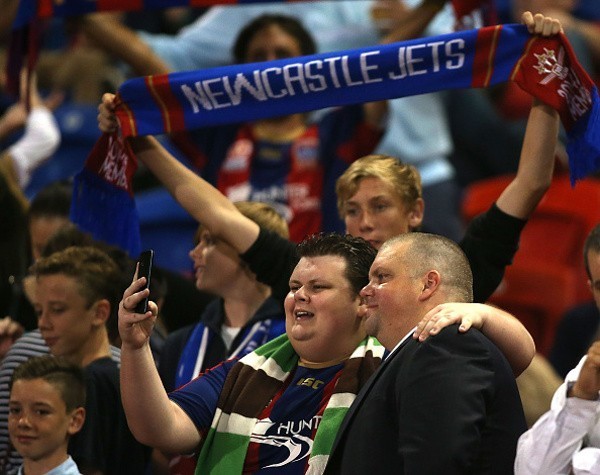 Nathan Tinkler loses control of Newcastle Jets A-League football club as administrators called in